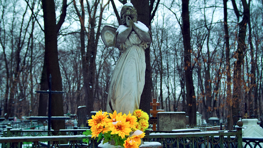 Нимфа мёрзнет || Введенское кладбище, Москва | Vvedenskoe cemetery, Moscow