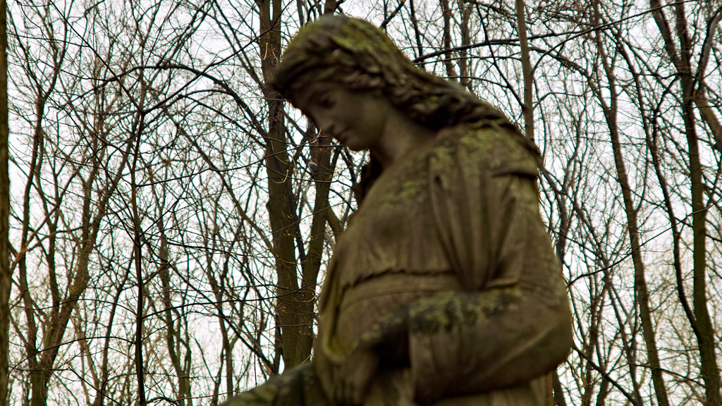 С отбитой рукой || Введенское кладбище, Москва | Vvedenskoe cemetery, Moscow