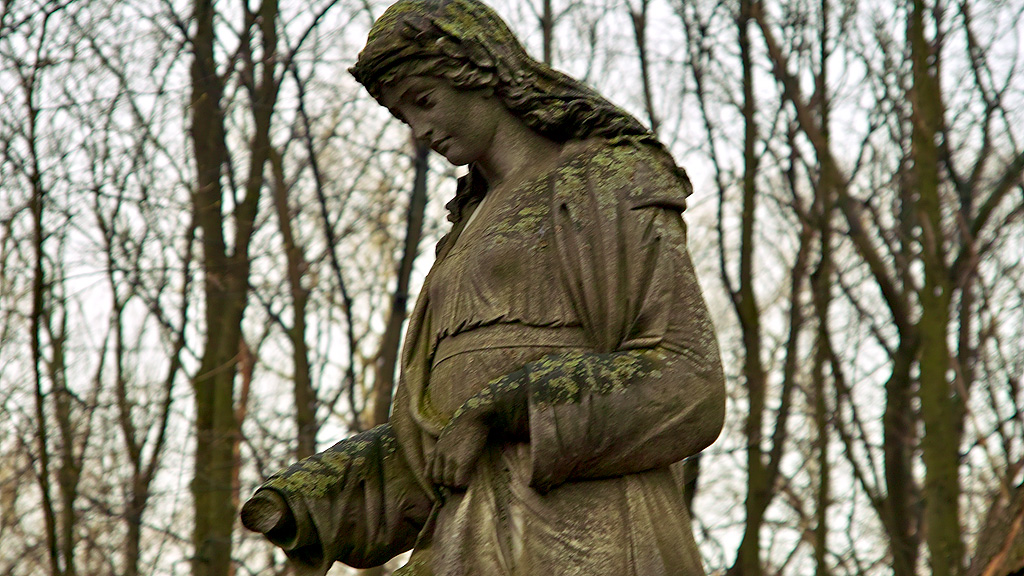 С отбитой рукой || Введенское кладбище, Москва | Vvedenskoe cemetery, Moscow